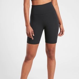 Athleta Ultra High Rise Elation 7" Short XS
